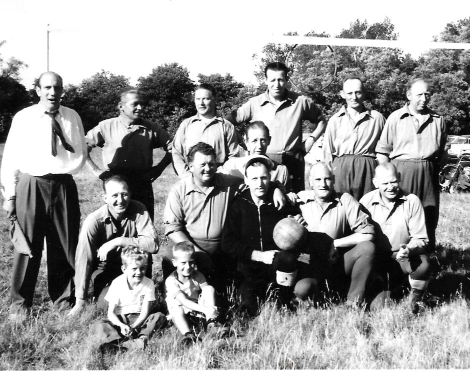 Match-gubbar-och-töser-1959-i-Borrby-