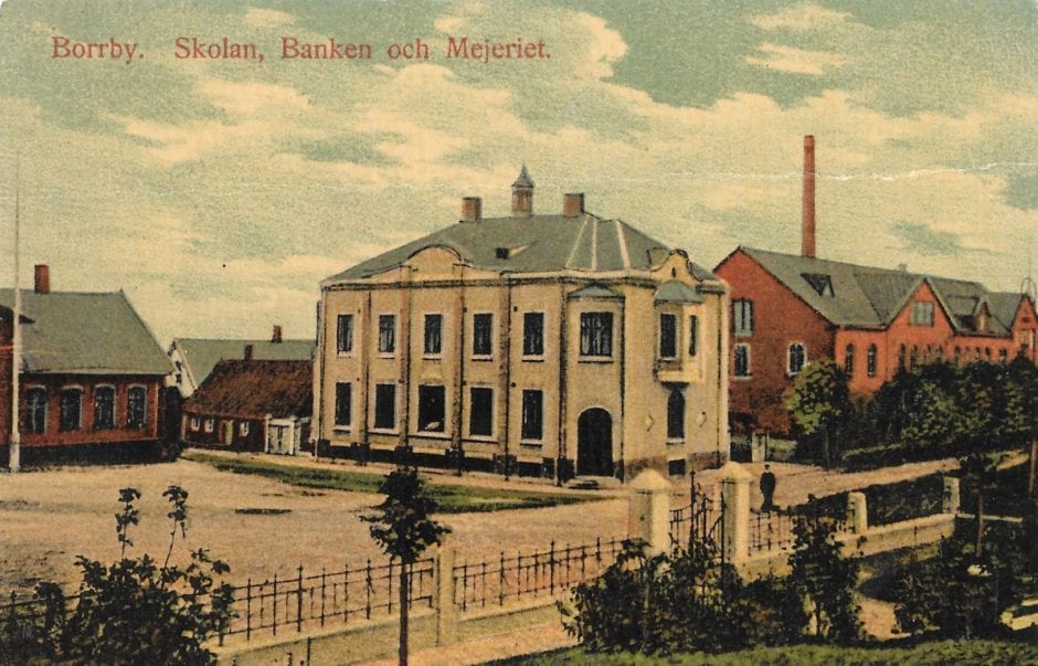 Borrby växer… nya folkskolan 1881, sparbanken 1906 och nya mejeriet 1905.